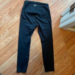 Size medium black 7/8 leggings gym shark